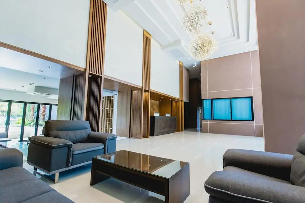 The Aristo Resort 32 by Holy Cow