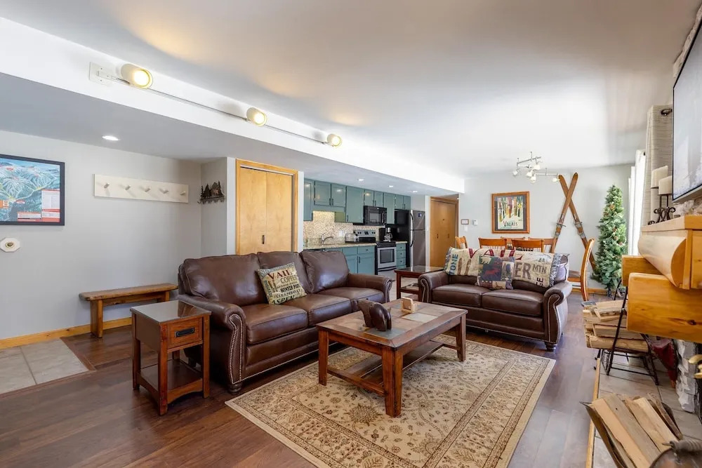 1076 Wild Irishman 2 Bedroom Condo by RedAwning