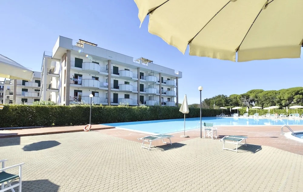 Residence with pool in San Vincenzo