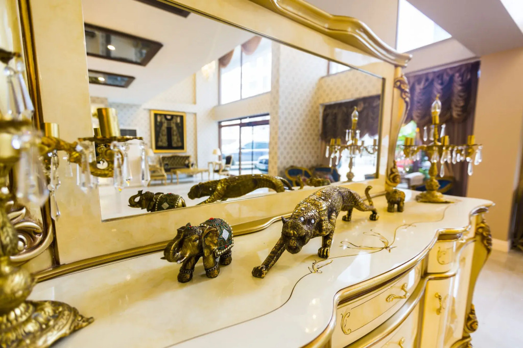REAL KiNG SUiTE