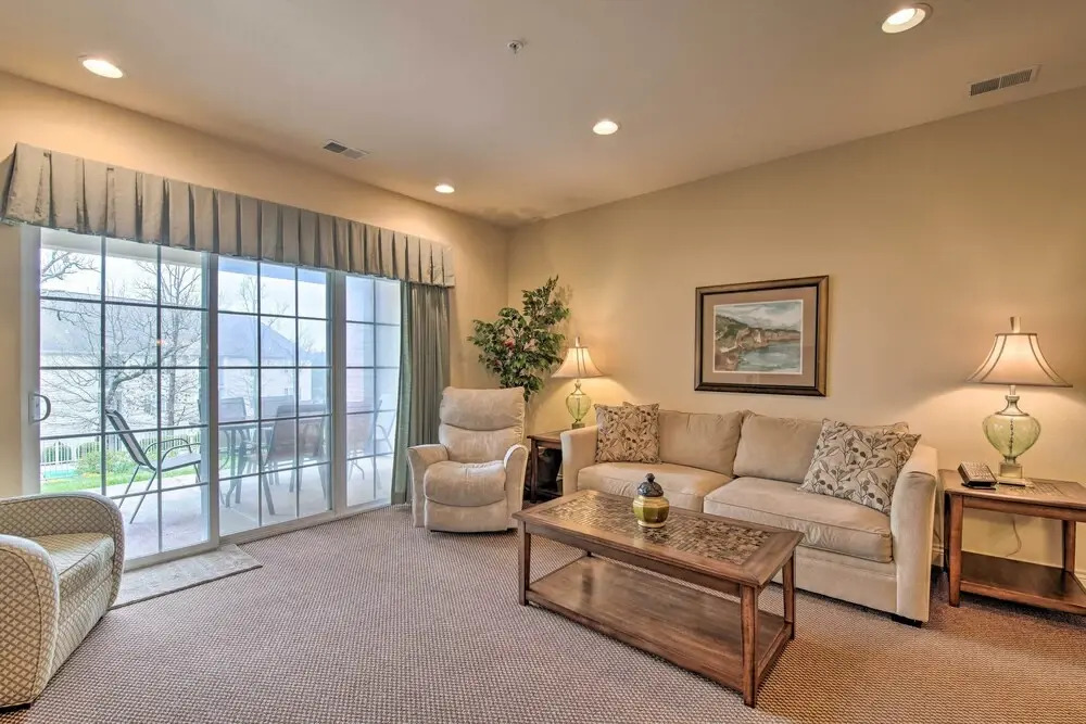 Cozy Holiday Getaway: Branson Condo 3 Mi to Dtwn!