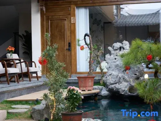 Yuexi Inn · MistyFields | 180° Fieldside Vacation Apartment (Shaxi Ancient Town)