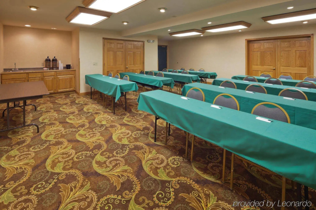 Country Inn & Suites by Radisson, Milwaukee Airport, WI