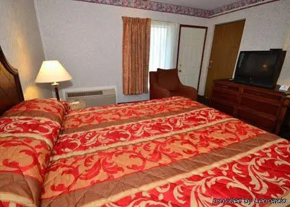Econo Lodge Inn & Suites Westfield