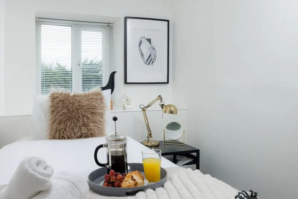 Modern 3 Bed Apartment - Parking