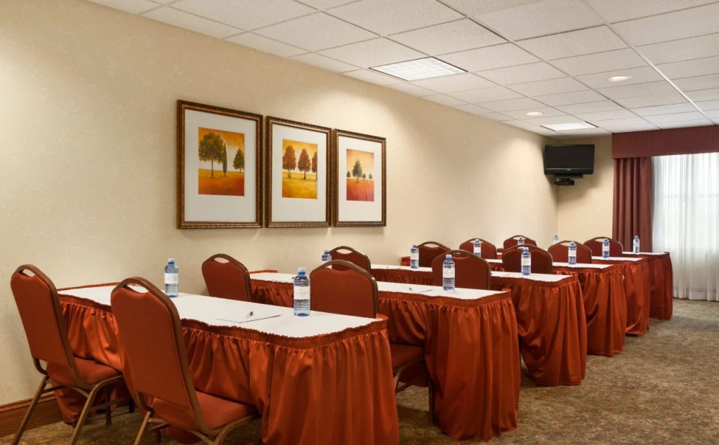 Country Inn & Suites by Radisson, Carlisle, PA