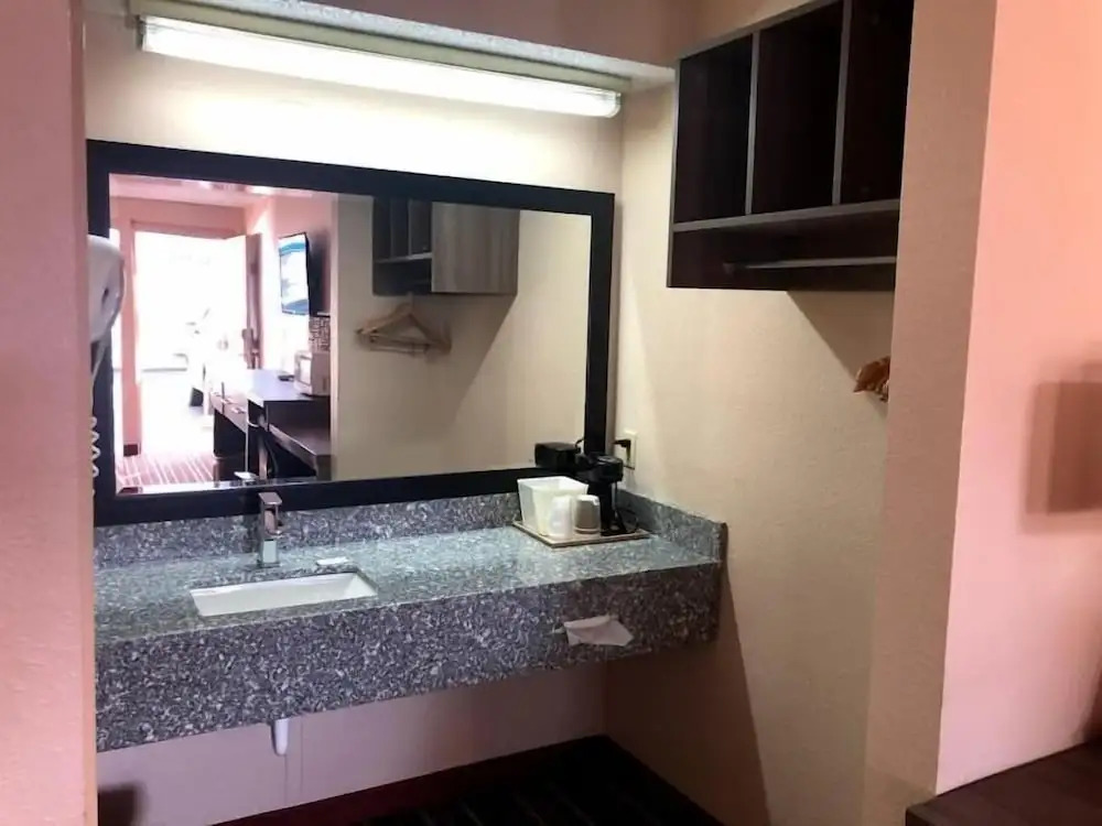 Legacy Inn - Gallatin