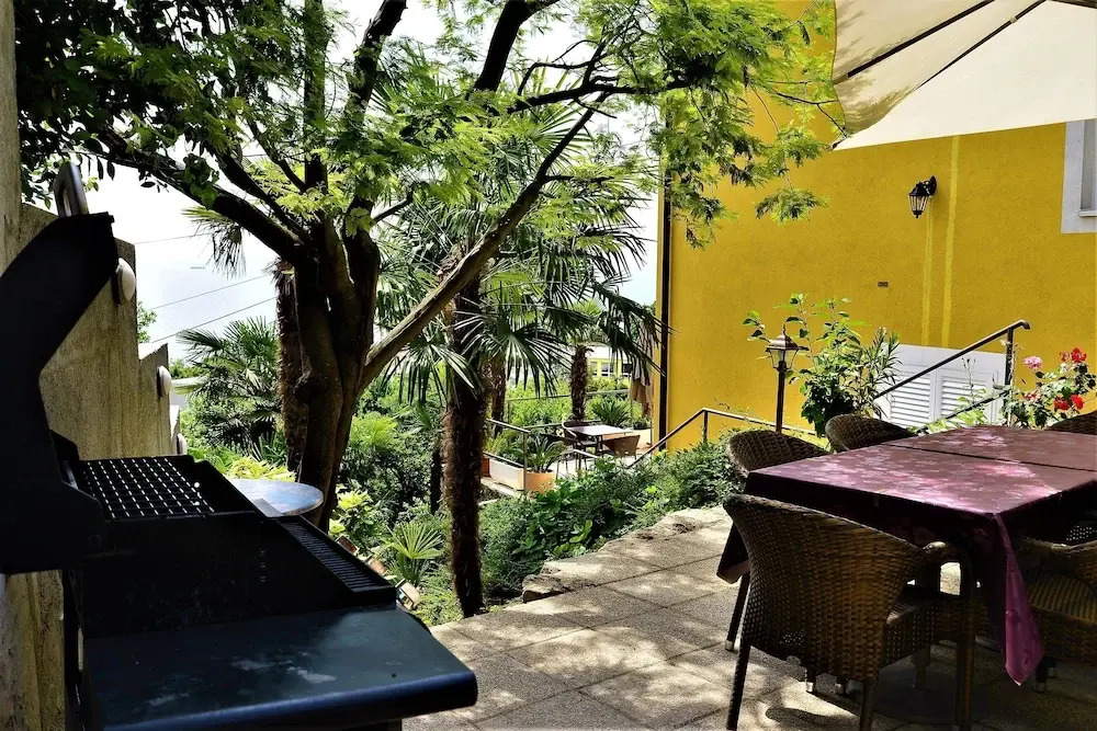Apartments and Rooms Vila Irma