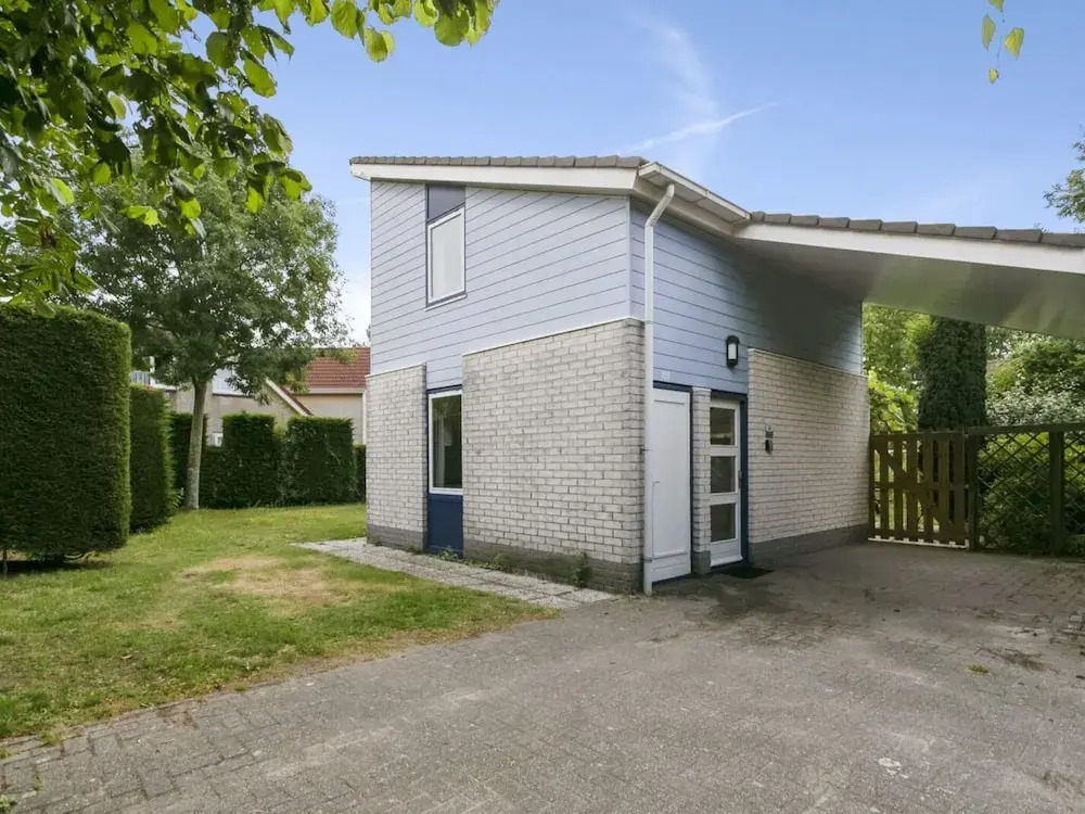 Pleasant Holiday Home in Ouddorp With Garden