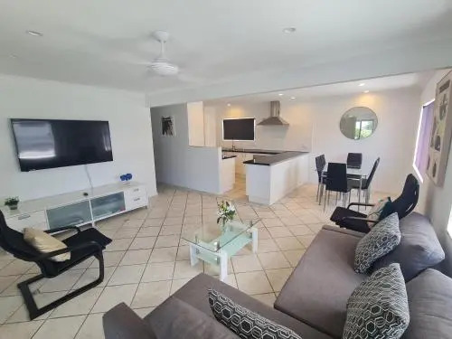 Cranbourne Court Unit 7