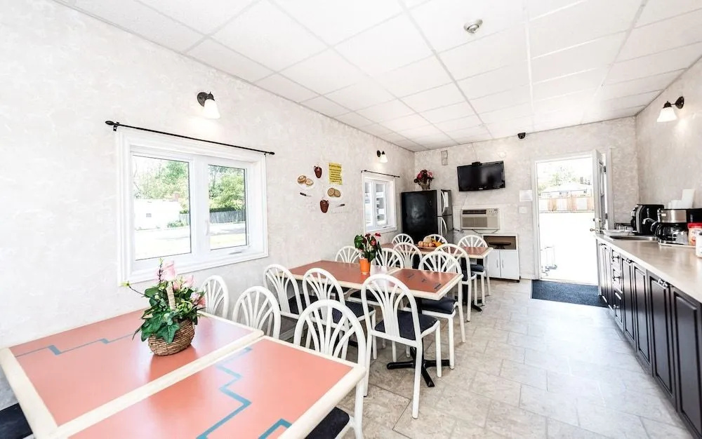 Niagara Parkway Court Motel