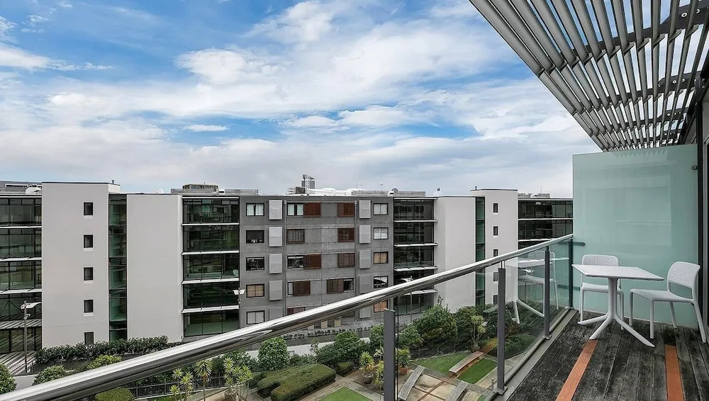 QV Trendy Viaduct Harbour Apartment - 799