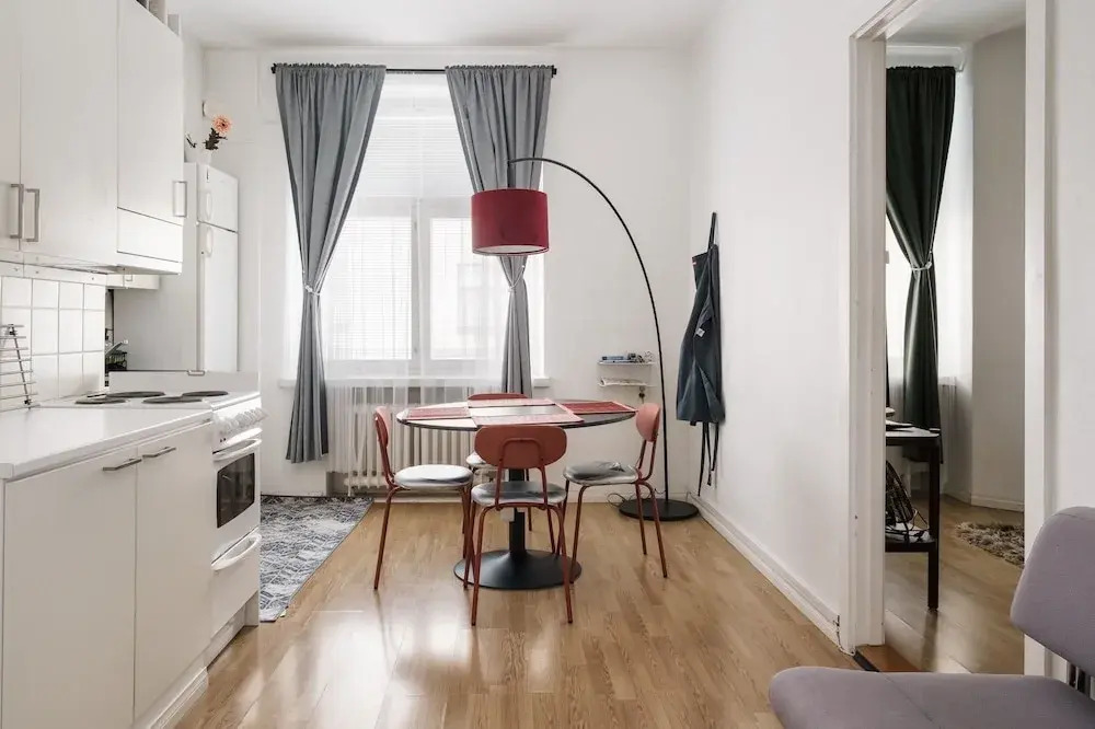1BR Demure Design & Urban Living in Kamppi