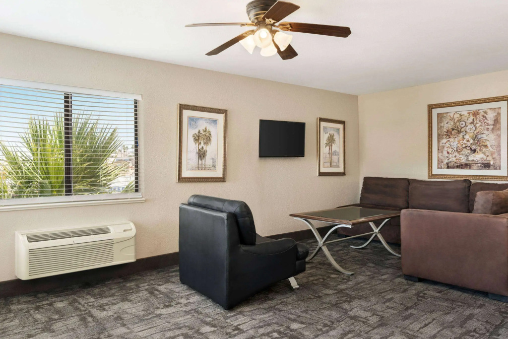 Travelodge by Wyndham Lake Havasu