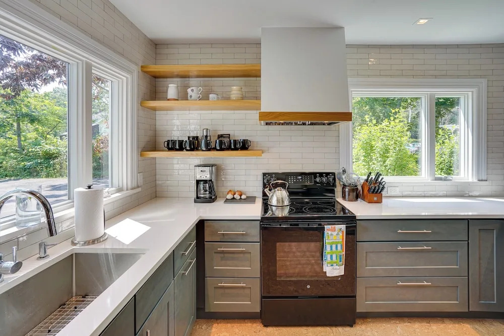 Coxsackie Home w/ River Views: Walk to The Wire!