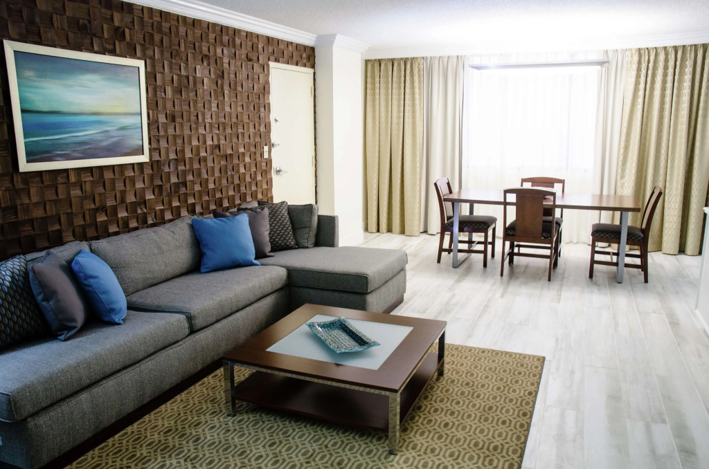 Hilton Palm Beach PBI