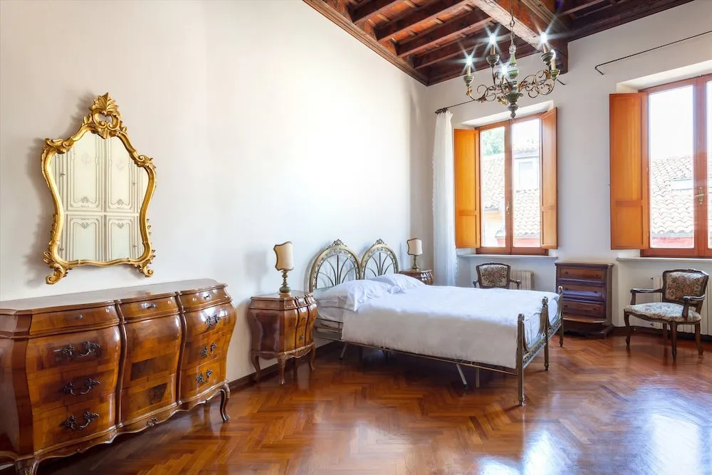 Exclusive Palazzo Schifanoia Apartment