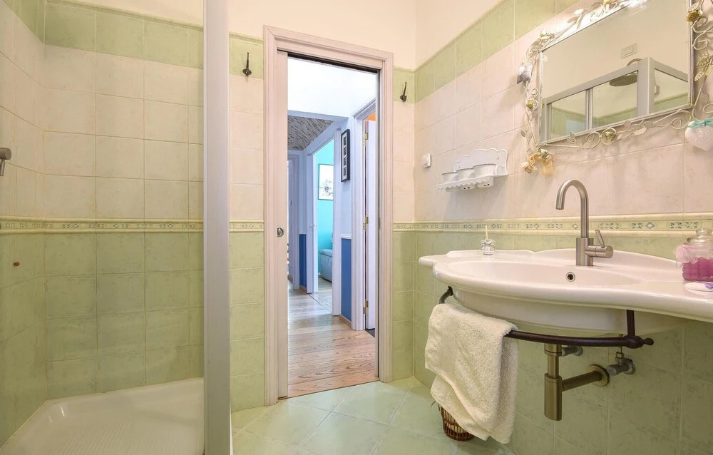 Nice Apartment in Genova With Wifi and 3 Bedrooms