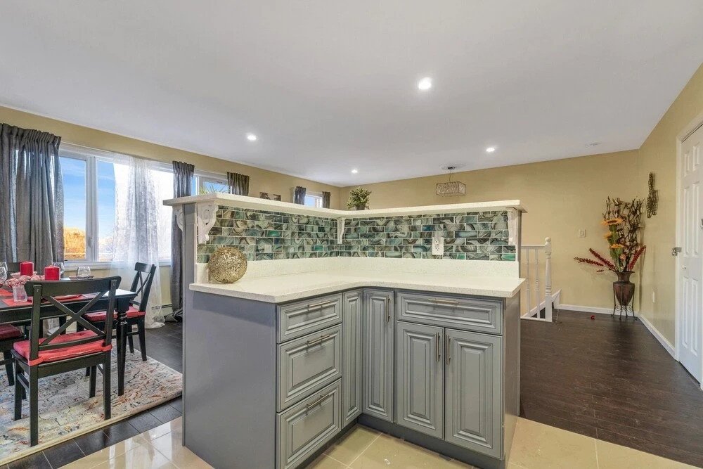 Comfy Queens Home - Just Minutes From Jfk Airport! 3 Bedroom Apts by Redawning