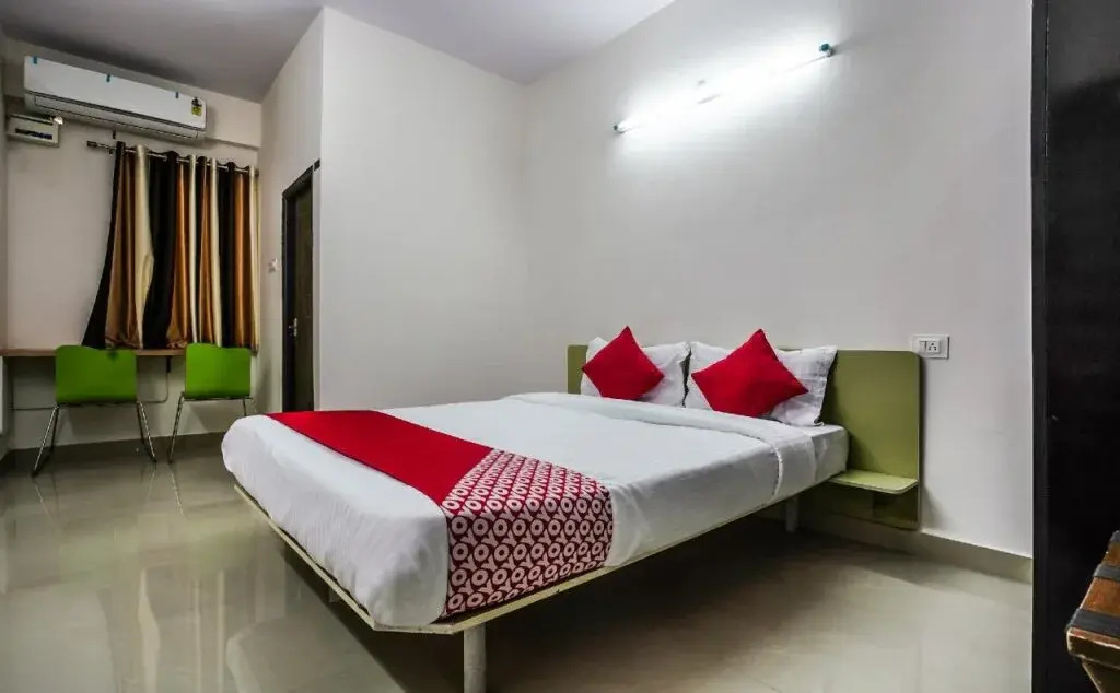 Siri Elite By OYO Rooms