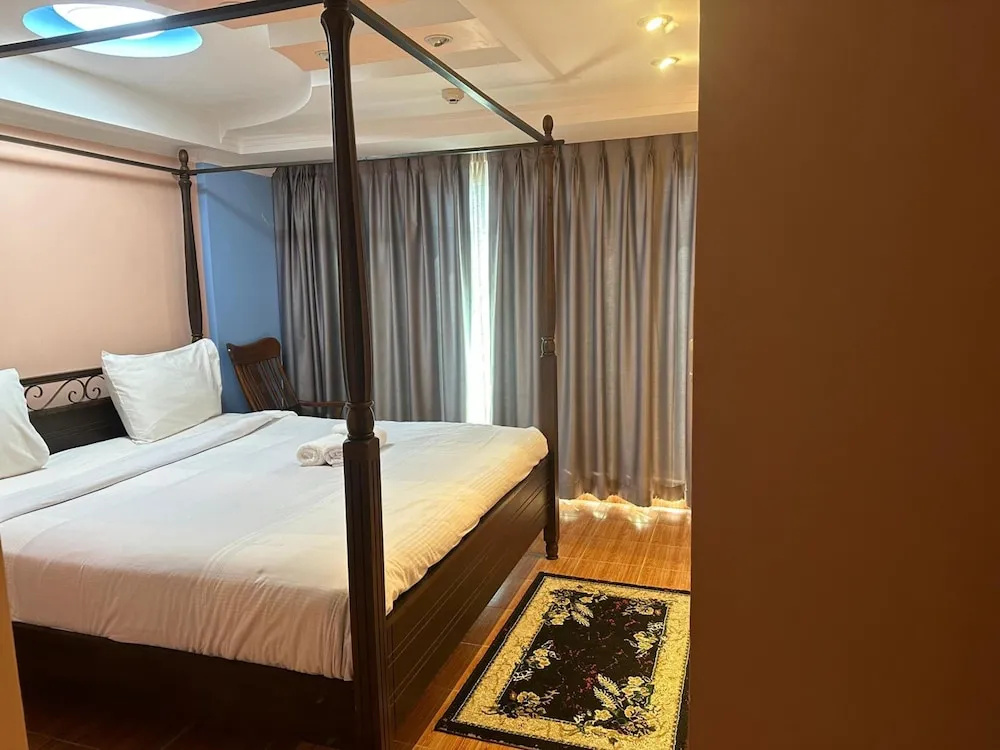Omni Tower Nana Bangkok - Serviced Apartment on Sukhumvit Soi 4