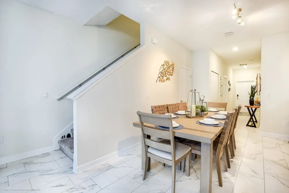 5 Bedroom 4 Bathroom Storey Lake