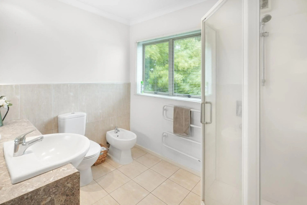 Lake Retreat - Hamilton Holiday Home