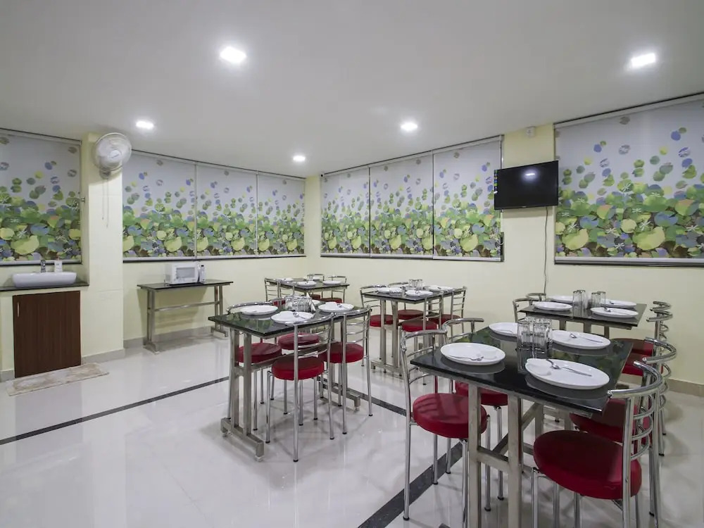 OYO 9968 Srirama Hotels, Kondapur