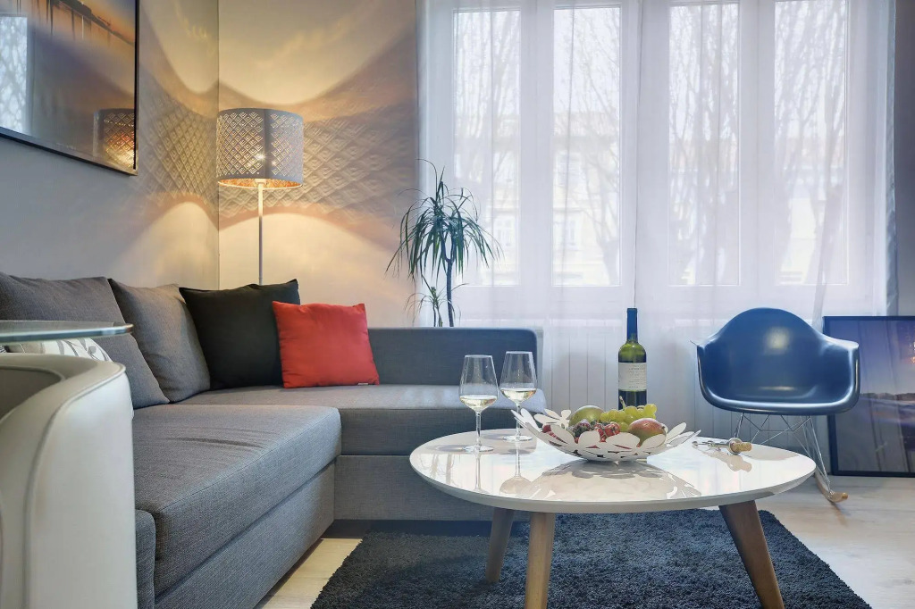 D&A Center Apartments with FREE Parking