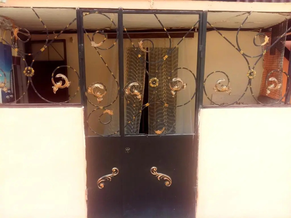 Home in Noneshvili str 1