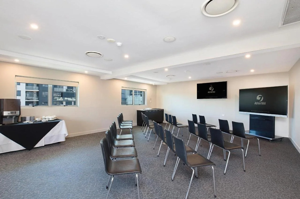 Jephson Hotel & Apartments