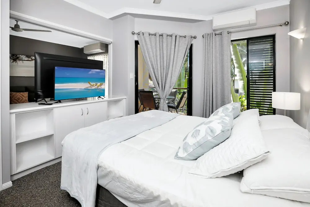 Unique Tropic Escape 111
