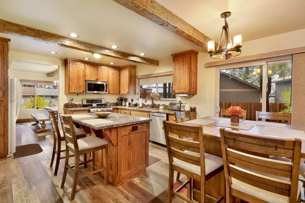 2080-eagle Point Lodge 4 Bedroom Home by RedAwning