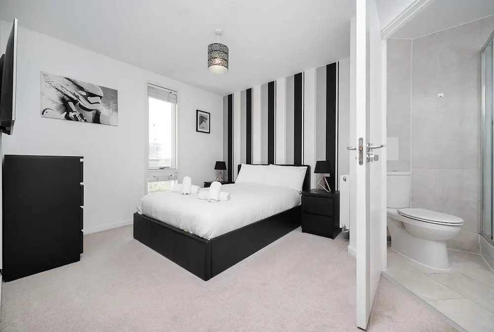 Stunning 2BR Flat With Balcony