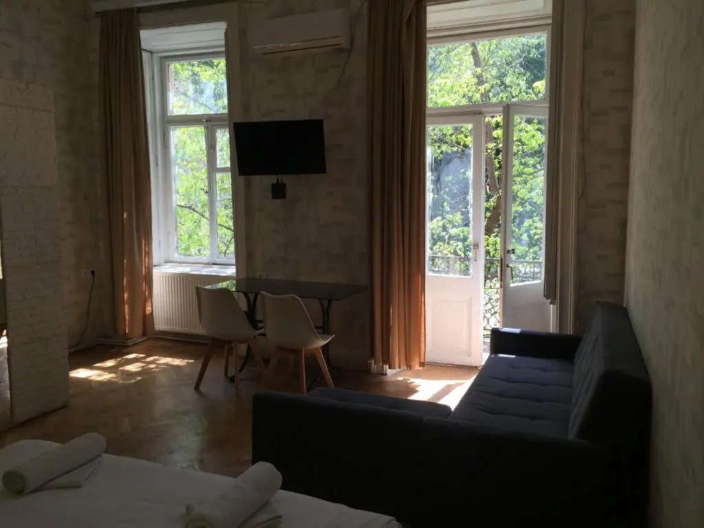 Downtown Room