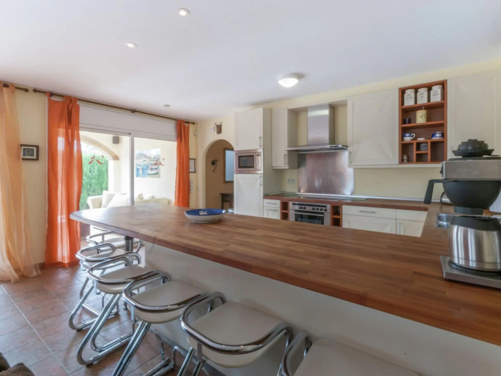 Fantastic holiday home for 14 persons in Sant Pere Pescador with private pool