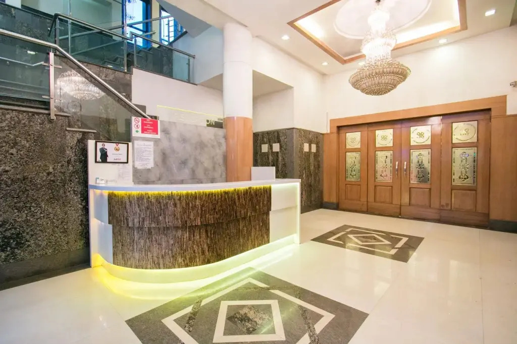 Seasons Hotel