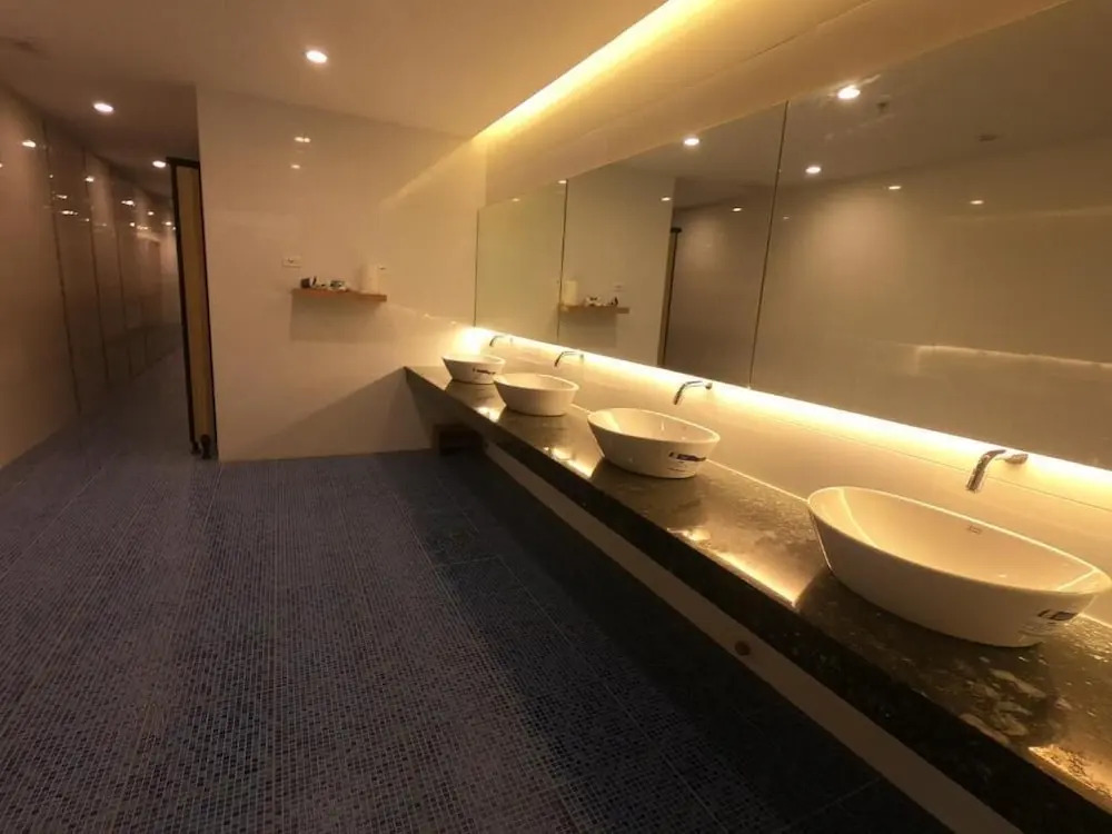 88 Airport Lounge