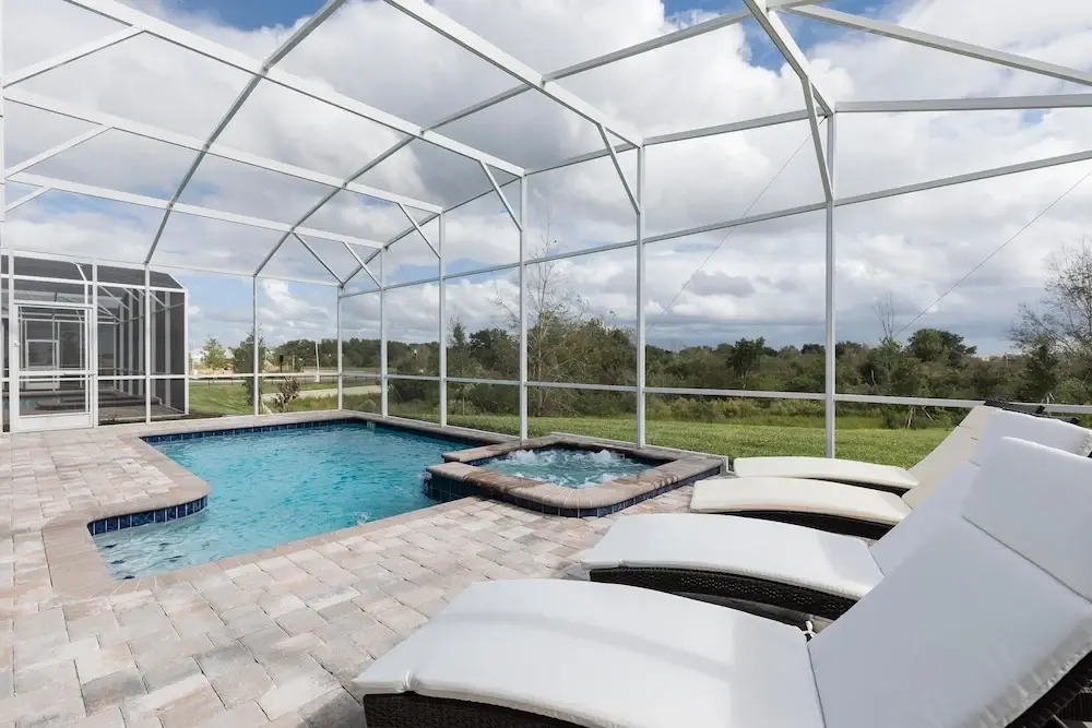 1509 MC - Exquisite 8BR Villa with Pool Games