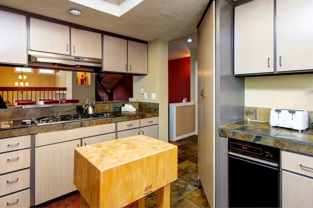 3BR 4BA Motherlode 4 Townhome by RedAwning