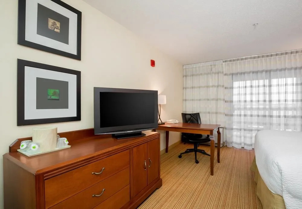 Courtyard by Marriott Chicago Bloomingdale