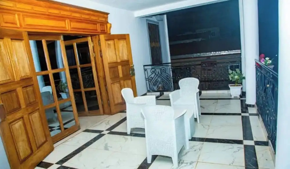 Maison Blanche Biteng