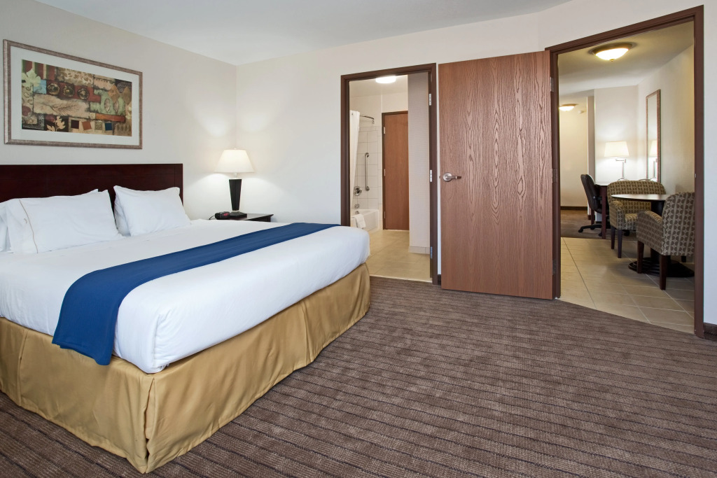 Holiday Inn Express & Suites Buffalo by IHG