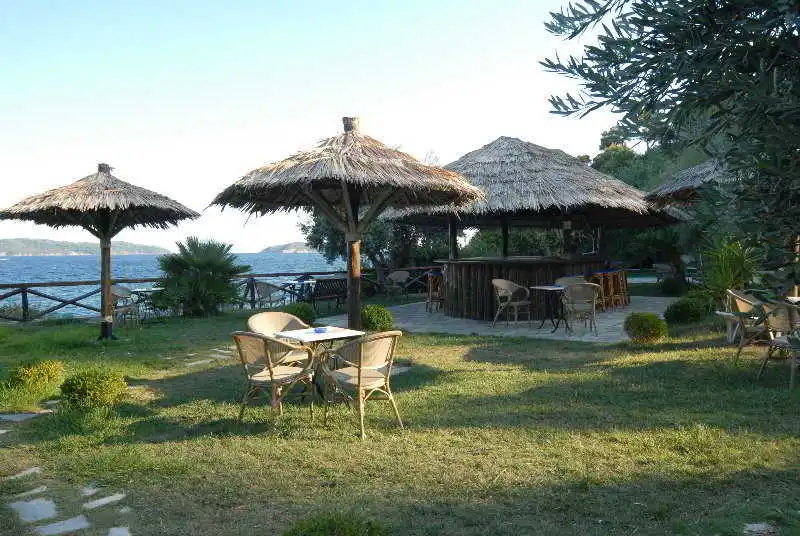 vassilias beach hotel
