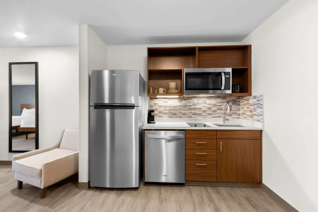 Everhome Suites Glendale Sports Entertainment District
