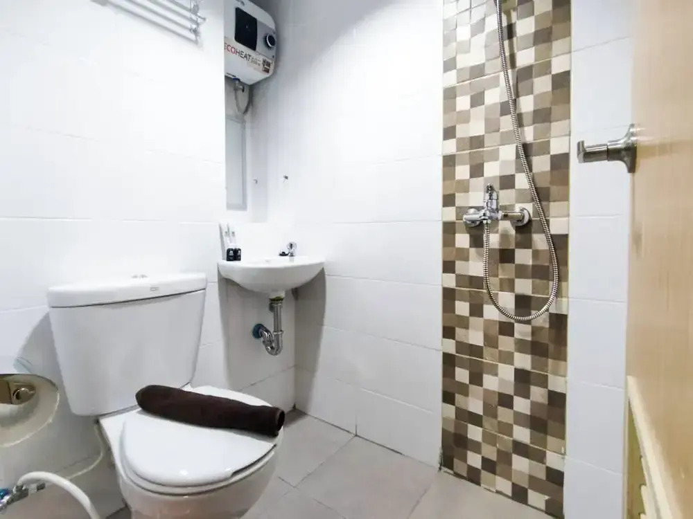 Good Choice And Homey Studio At The Alton Apartment