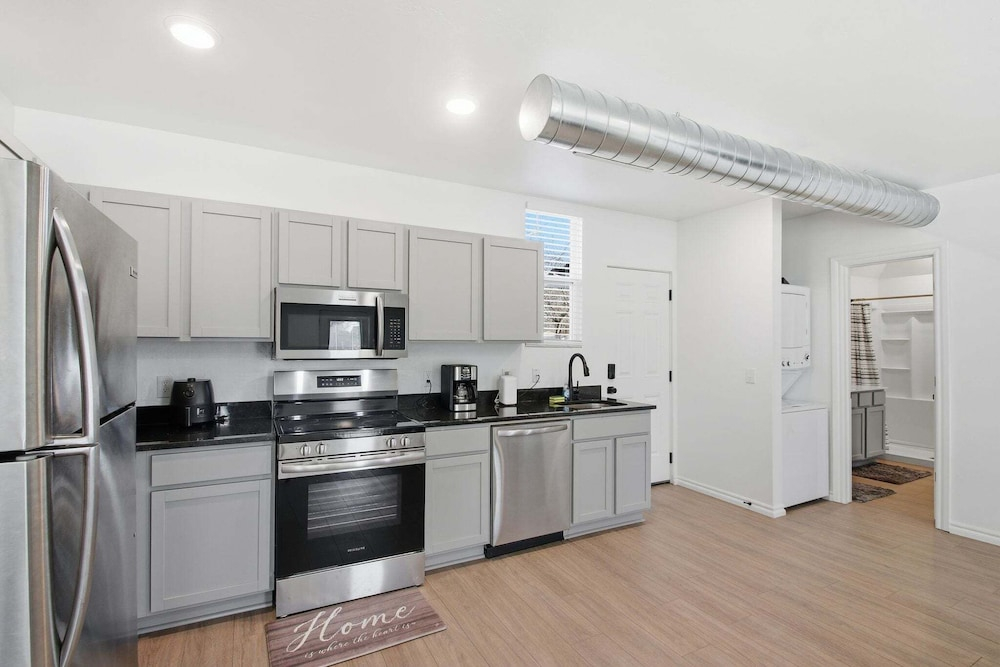 Modern 2br Near Downtown Okc 2 Bedroom Home