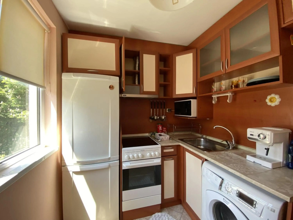 Sunny Central Apartment with TV & Wi-Fi