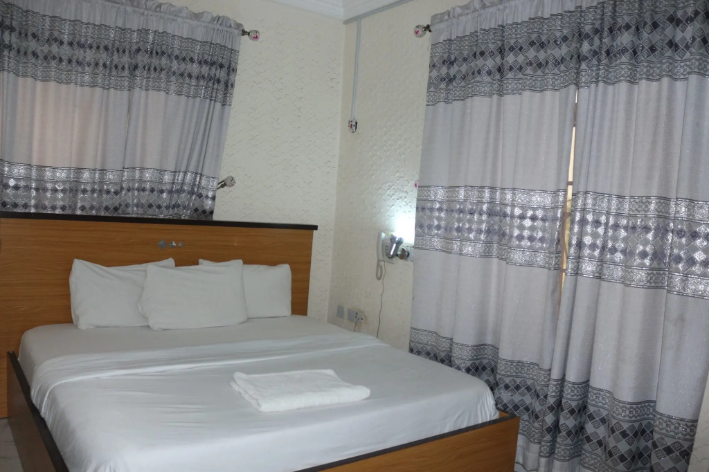 Grand Decent Hotel and Suites