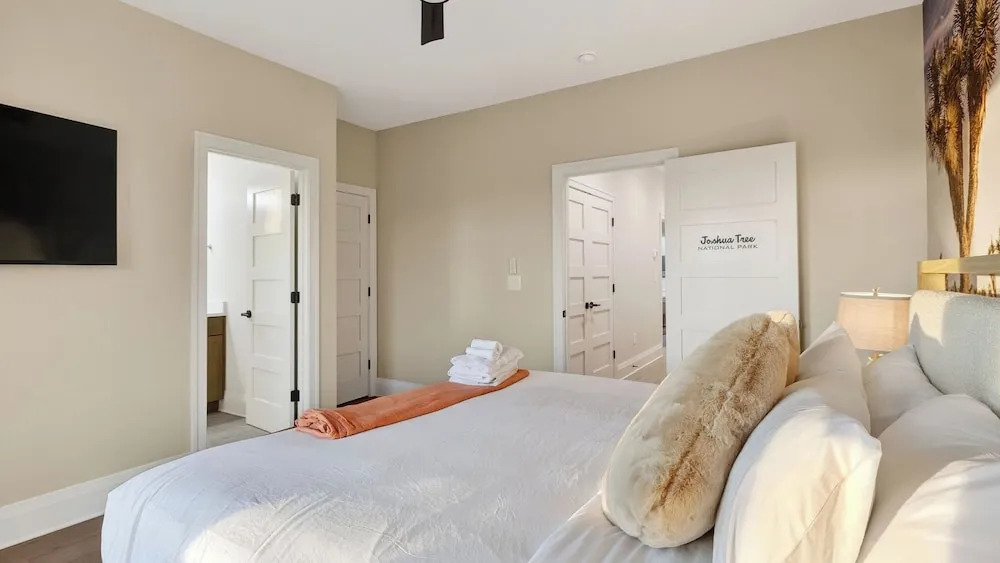 The Lodge by Avantstay Private Rooftop Lounge + Hot Tub + Skyline Views + Near Broadway